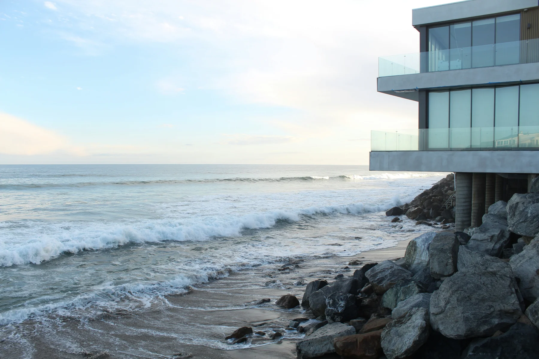 A coastal home overlooking the sea